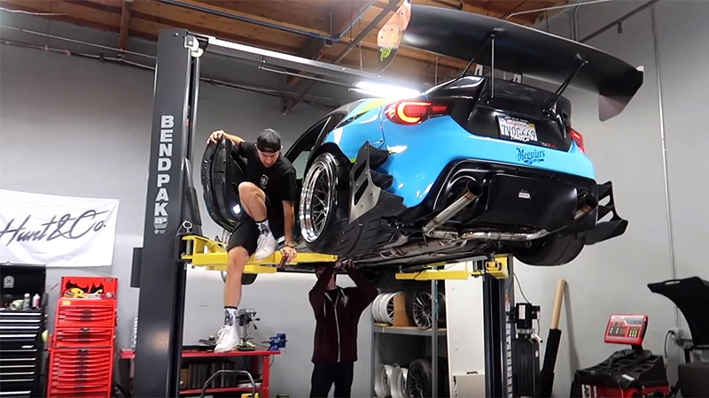 TJ Hunt on YouTube using BendPak car lifts