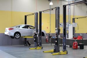Automotive Service Repair Bay Two Post Lifts